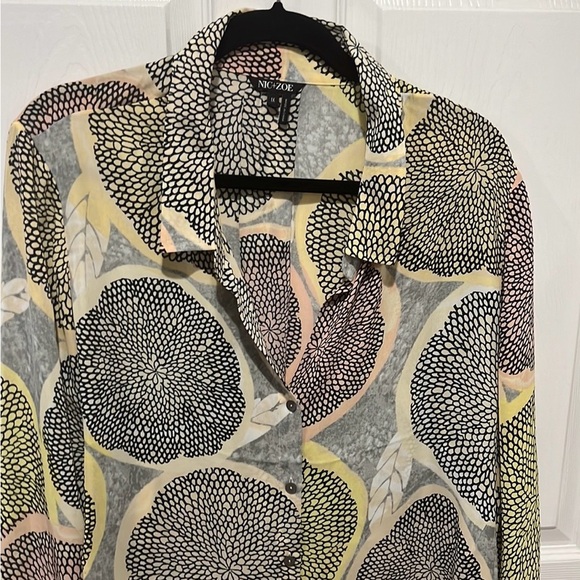 Nic + Zoe multi colored v neck button down blouse size 1X - Picture 3 of 9